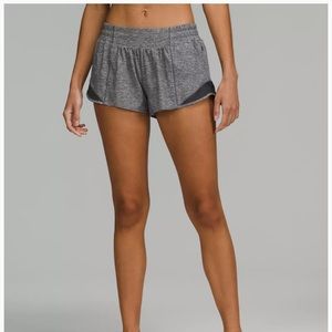Lululemon Hotty Hot Shorts sz 4 2.5”